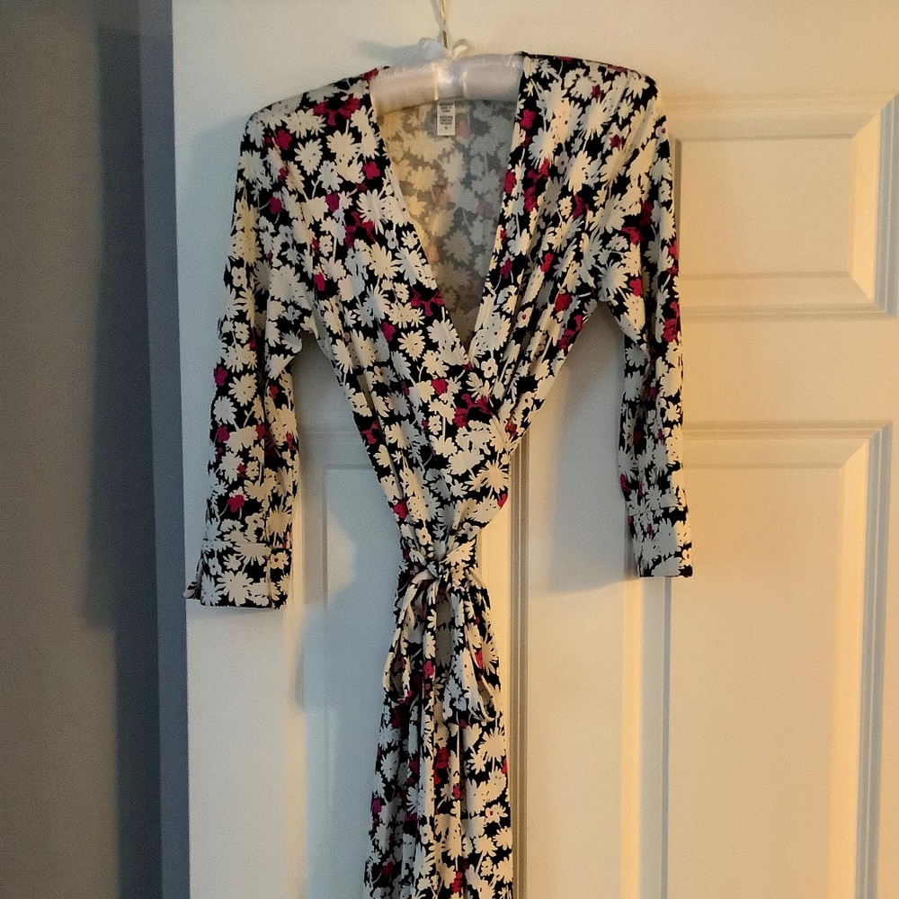 Diane Von Furstenberg Vintage Wrap Dress, Size 10, 100% Silk, Julian
